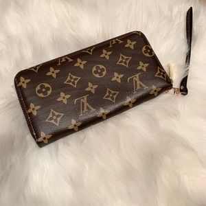 LV wristlet wallet *not authentic*